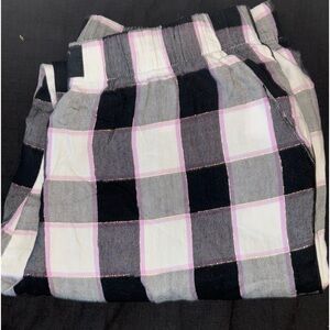VS women’s black and white plaid pajama pants, size small